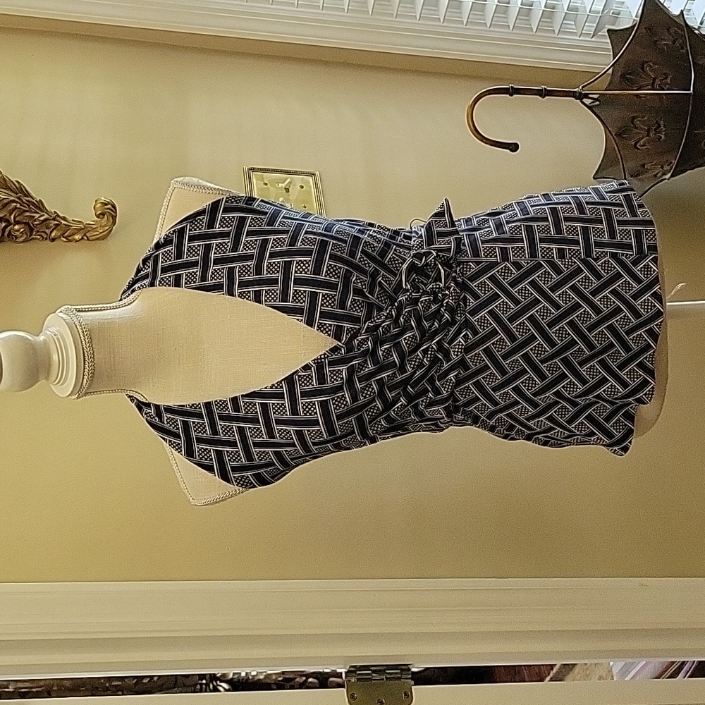 White House Black Market navy white geometric print halter top stretch XS EUC…